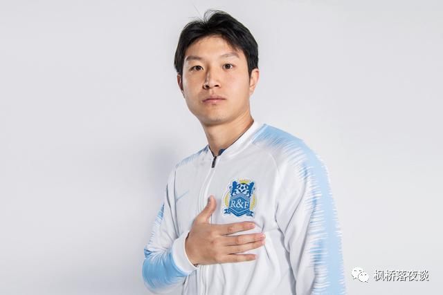 中国足球星星之火点燃！26岁悍将将加盟J1联赛，曾被孔卡铲废！