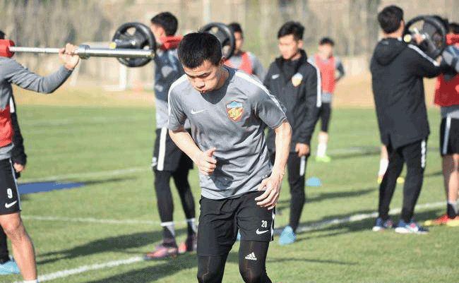 天津天海队核心球员孙可，在训练中遭遇重伤，预计最长将会休养半年时间。