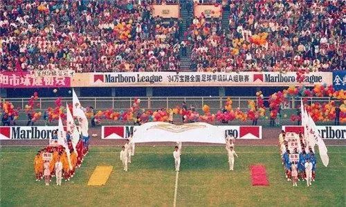 2003年的甲A联赛是最后一届甲A联赛，全国疫情面前中国足球是这样子的