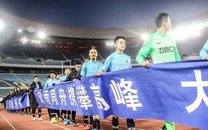 中国足球为何不行？踢球的年龄太晚了，13岁才开始