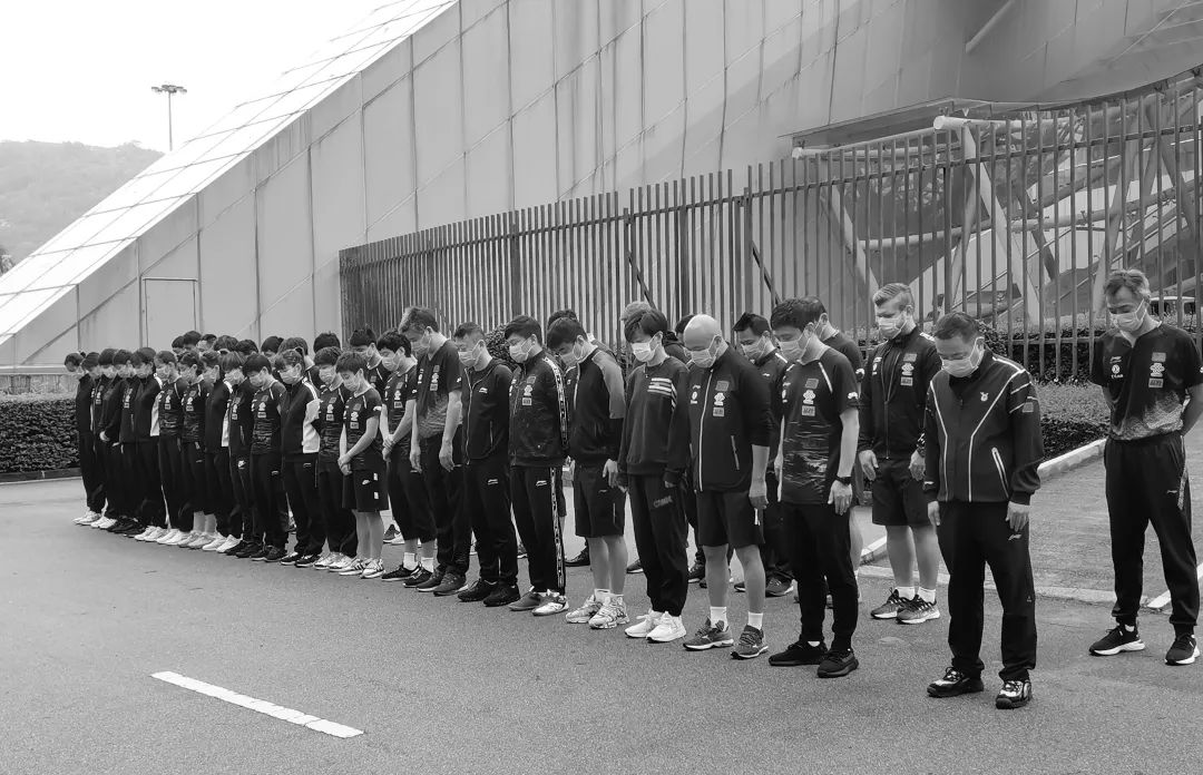 今天，中国足球与我们共寄哀思！